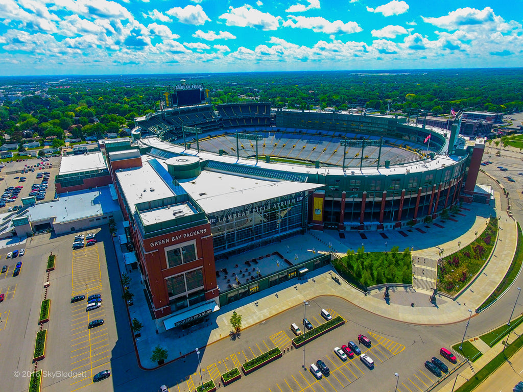 Bright Day Over Lambeau Field – A Legendary Football Venue