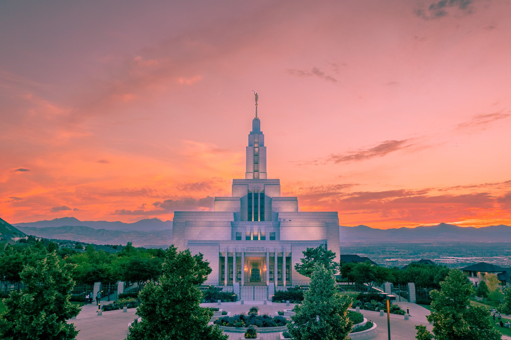 Draper Temple's Sunset Embrace