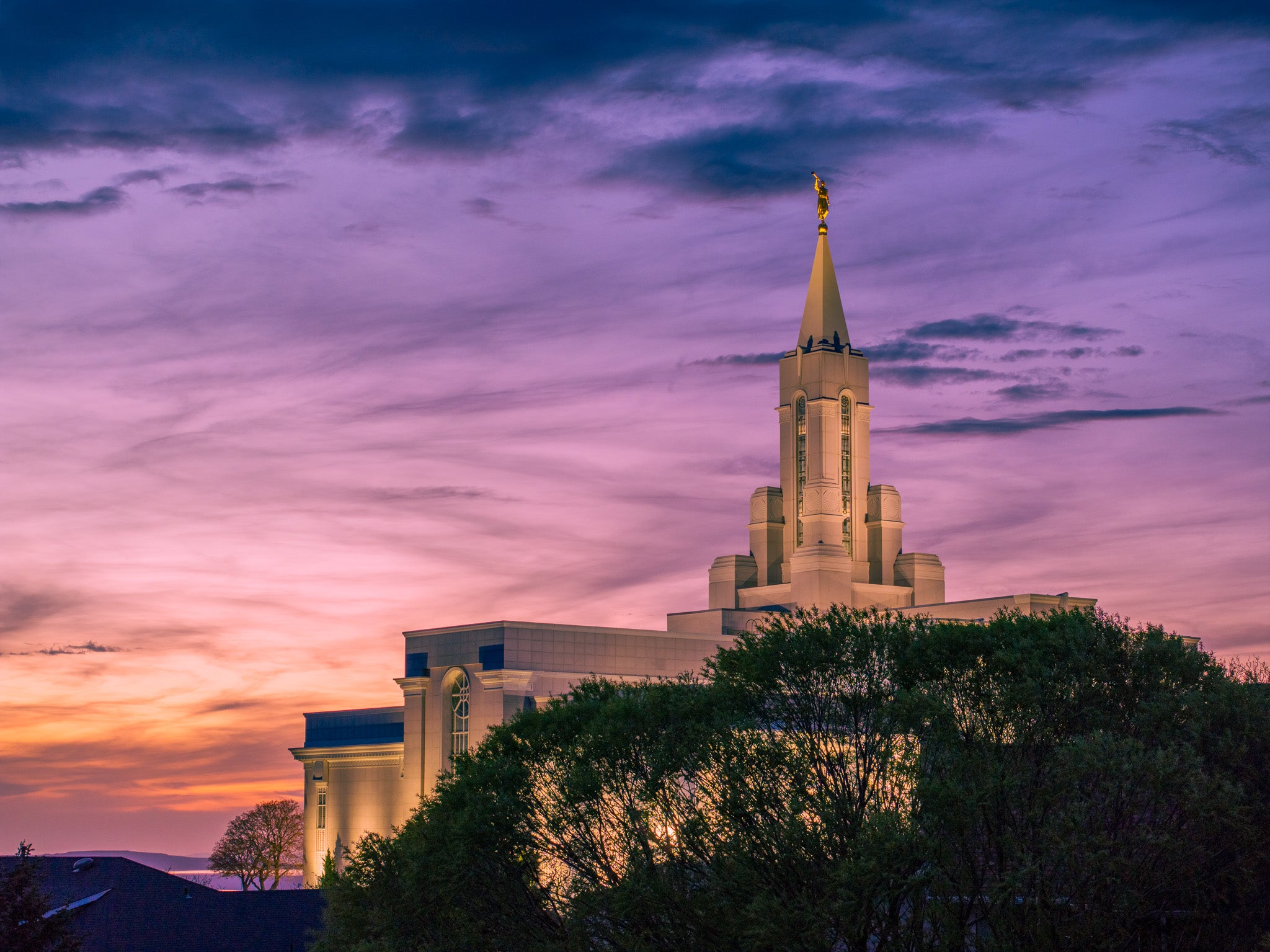 Twilight Elegance: Bountiful Utah Temple at Sunset